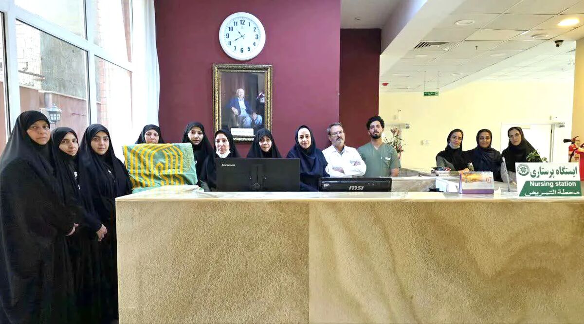 پرچم متبرک رضوی مهمان بیمارستان خیریه دکتر خطیب شد