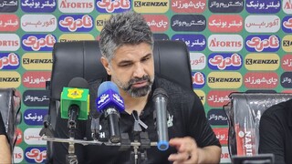 سرمربی آلومینیوم اراک: پیراهن لیگ برتری نباید به راحتی به بازیکنان برسد