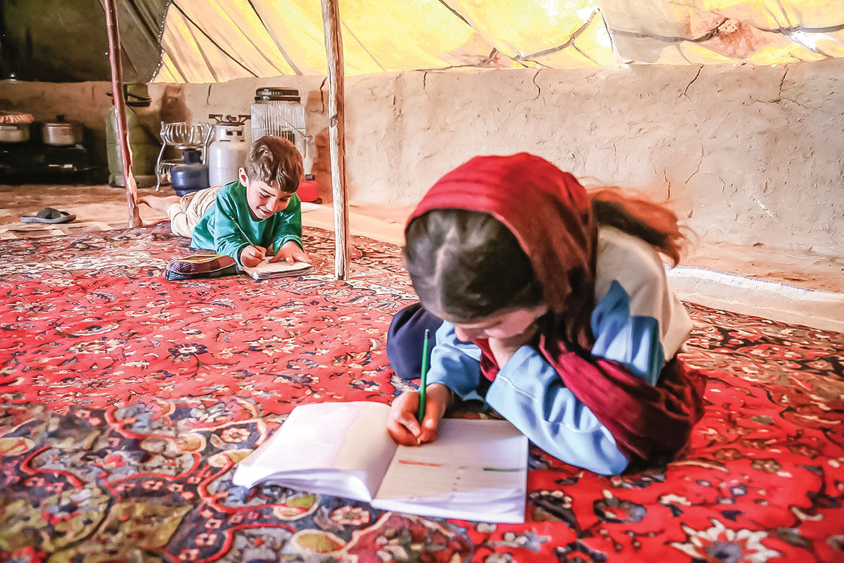 سایه بی‌عدالتی آموزشی زیر چادر مدارس عشایری سنگینی می‌کند/ سهم کوچک کودکان کوچ‌نشین