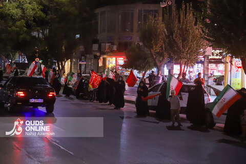 گزارش تصویری | زنجیره انسانی پرچمداران ایران از شمال تا جنوب مشهد