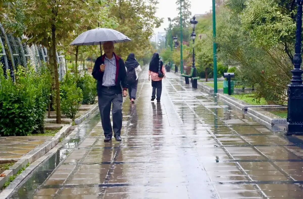 رگبار باران در شمال و غرب کشور / هواشناسی از وزش باد شدید و گردوخاک خبر داد
