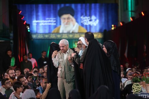 روایت شاعرانه صادق آهنگران از آخرین هدیه رهبر شهید