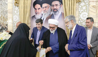 ۶۰ نخبه مدال‌آور المپیادهای علمی جهان و نفرات برتر کنکور در حرم مطهر رضوی تجلیل شدند