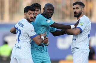 استقلال باز هم نباخت؛ توقف آبی‌ها برابر چادرملو در دیداری جنجالی