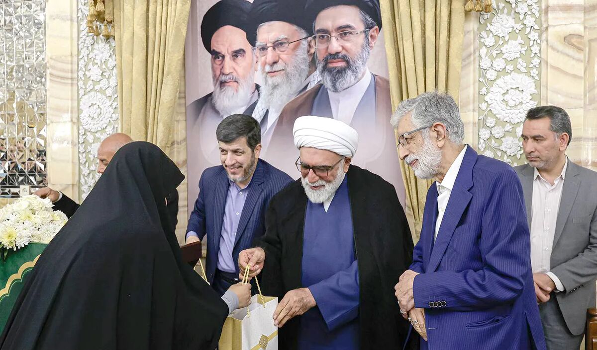 ۶۰ نخبه مدال‌آور المپیادهای علمی جهان و نفرات برتر کنکور در حرم مطهر رضوی تجلیل شدند