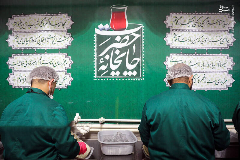 فیلم | مدال قهرمانی بر گردن، لباس خادمی بر تن؛ افتخارآفرینان المپیاد جهانی نجوم در حرم رضوی