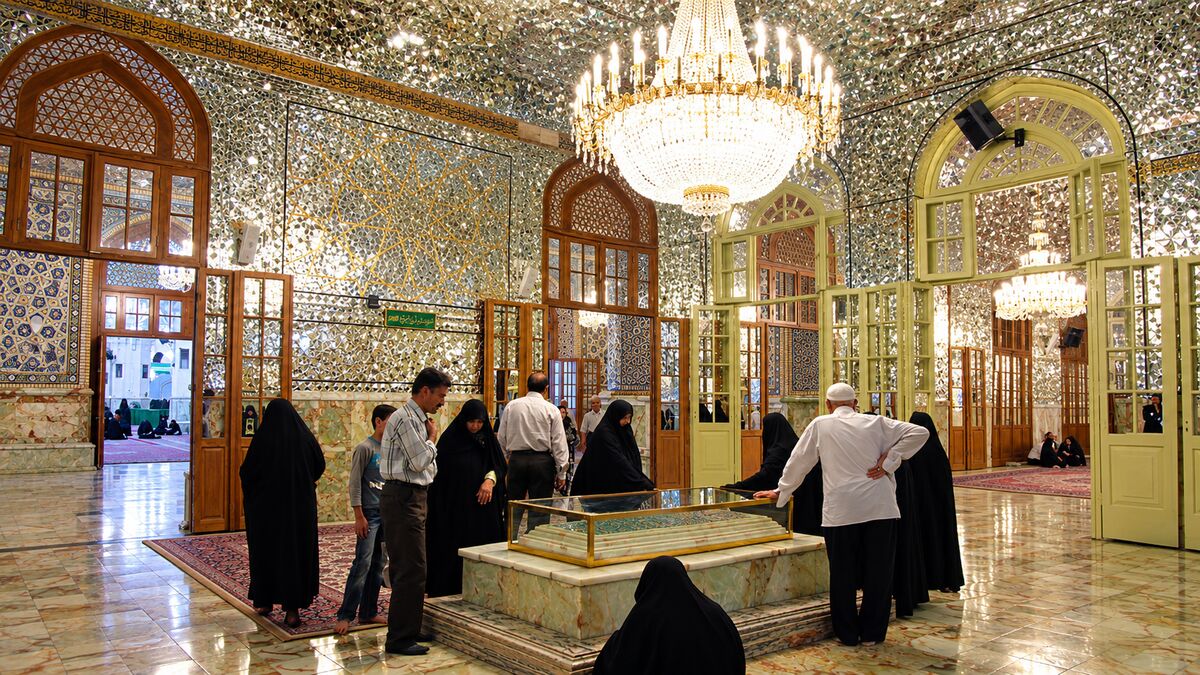 فیلم | چرا آرامگاه شیخ بهایی در حرم امام رضا(ع) است؟