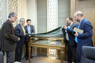 رونمایی از نسخه خطی تاریخ بیهقی اهدایی رهبر شهید (رحمت‌الله علیه) در کتابخانه حرم رضوی