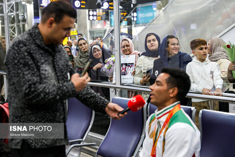 عکس | تصاویری از استقبال از کاروان مدال‌آوران پاراآسیایی