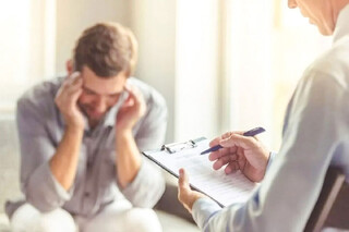 ابتلای ۲۵ درصد بزرگسالان جامعه ایران دست‌کم به یک اختلال روانی/ هزینه تراپی خرج اضافی است؟