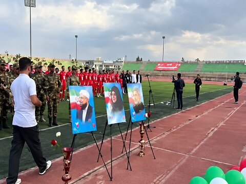 تجلیل از خانواده شهدای ناو دنا با حضور تیم منتخب دهه ۶۰ و سیستان‌ و بلوچستان در زاهدان