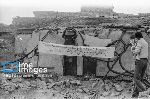 عکس | تصاویری از بمباران بهبهان؛ شهادت ۶۹ دانش‌آموز در آبان ۱۳۶۲