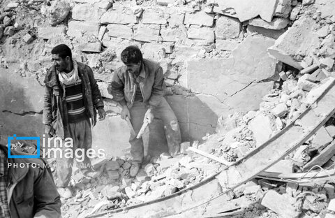 عکس | تصاویری از بمباران بهبهان؛ شهادت ۶۹ دانش‌آموز در آبان ۱۳۶۲