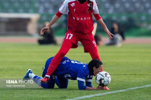 عکس | تصاویری از داربی فوتبال زنان استقلال - پرسپولیس