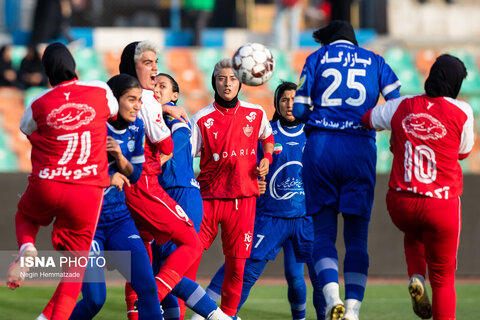 عکس | تصاویری از داربی فوتبال زنان استقلال - پرسپولیس
