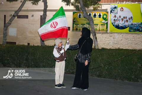 گزارش تصویری | تشکیل زنجیره انسانی در تجمعات شبانه مشهد