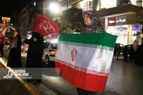 گزارش تصویری | تشکیل زنجیره انسانی در تجمعات شبانه مشهد