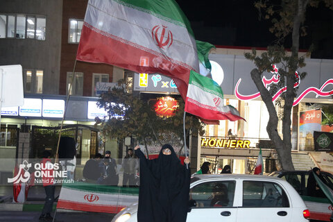 گزارش تصویری | تشکیل زنجیره انسانی در تجمعات شبانه مشهد
