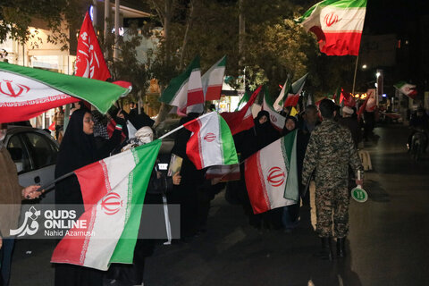 گزارش تصویری | تشکیل زنجیره انسانی در تجمعات شبانه مشهد