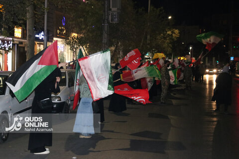 گزارش تصویری | تشکیل زنجیره انسانی در تجمعات شبانه مشهد