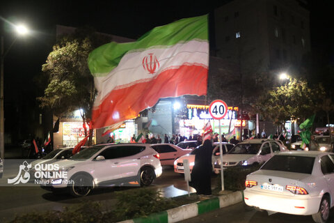 گزارش تصویری | تشکیل زنجیره انسانی در تجمعات شبانه مشهد