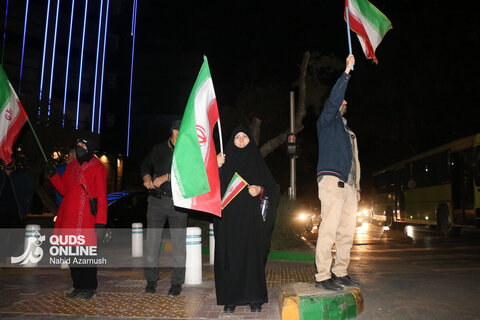 گزارش تصویری | تشکیل زنجیره انسانی در تجمعات شبانه مشهد