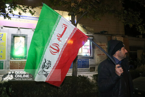 گزارش تصویری | تشکیل زنجیره انسانی در تجمعات شبانه مشهد